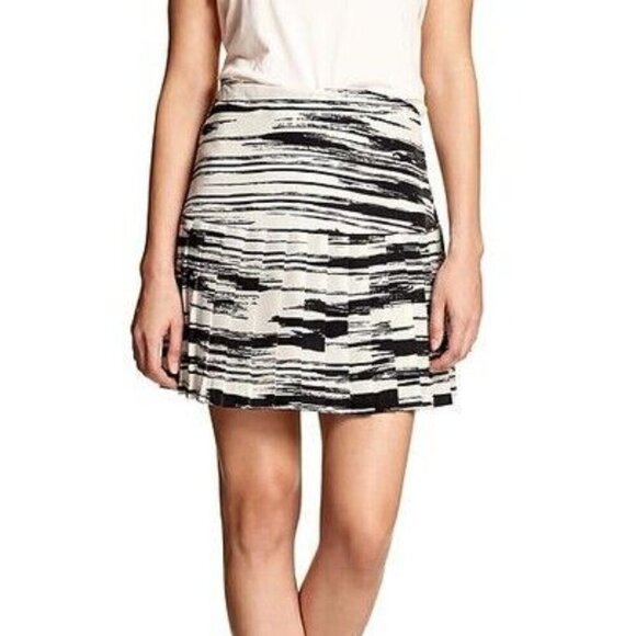 NWT BANANA REPUBLIC | Printed Pleated Skirt | Sz. 8 - Picture 1 of 6